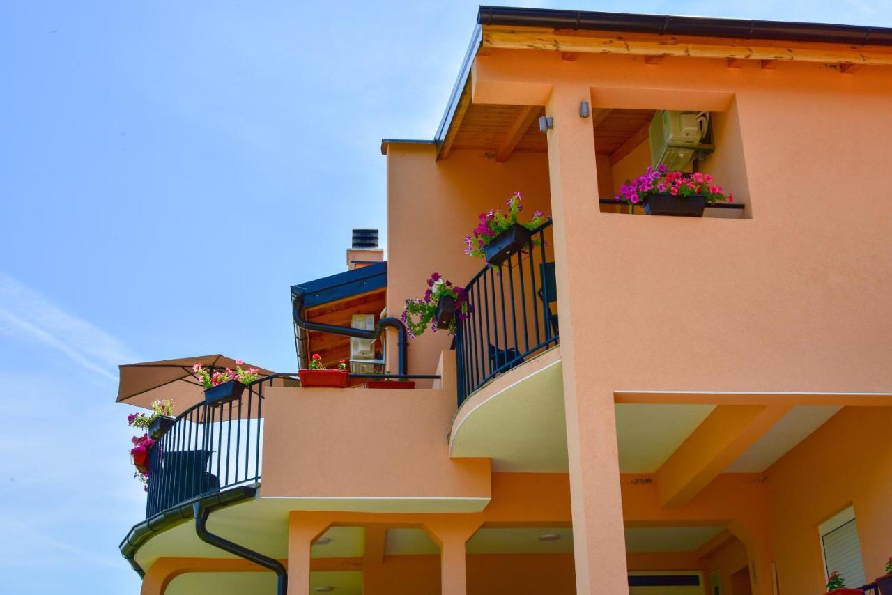 Lakeview Apartments Anđela Virpazar Buitenkant foto