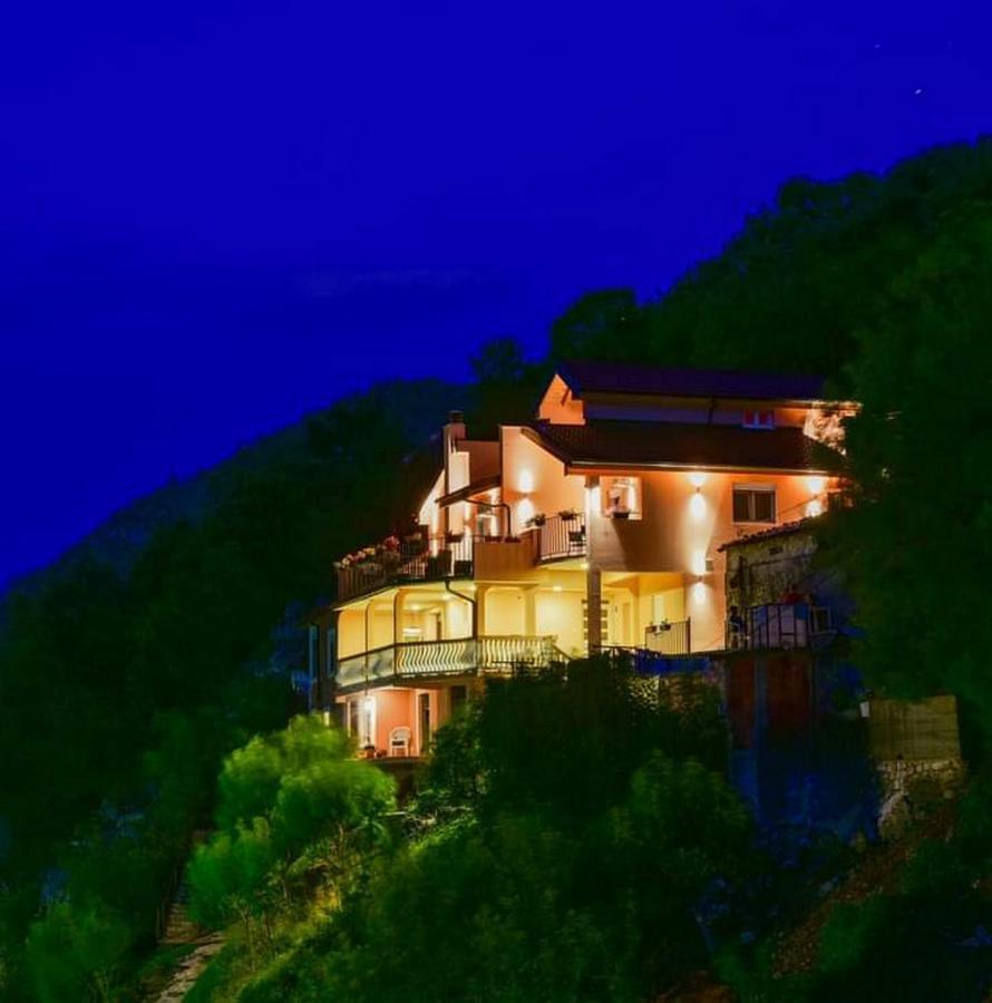 Lakeview Apartments Anđela Virpazar Buitenkant foto